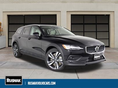 New 2026 Volvo V60 B5 Cross Country Plus w/ Climate Package