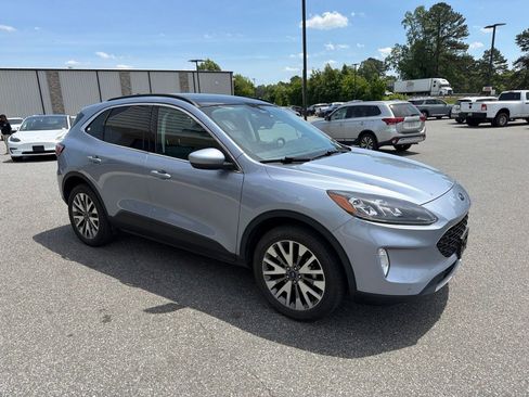 Used 2022 Ford Escape Titanium w/ Class II Trailer Tow Package AWD/4WD image 9