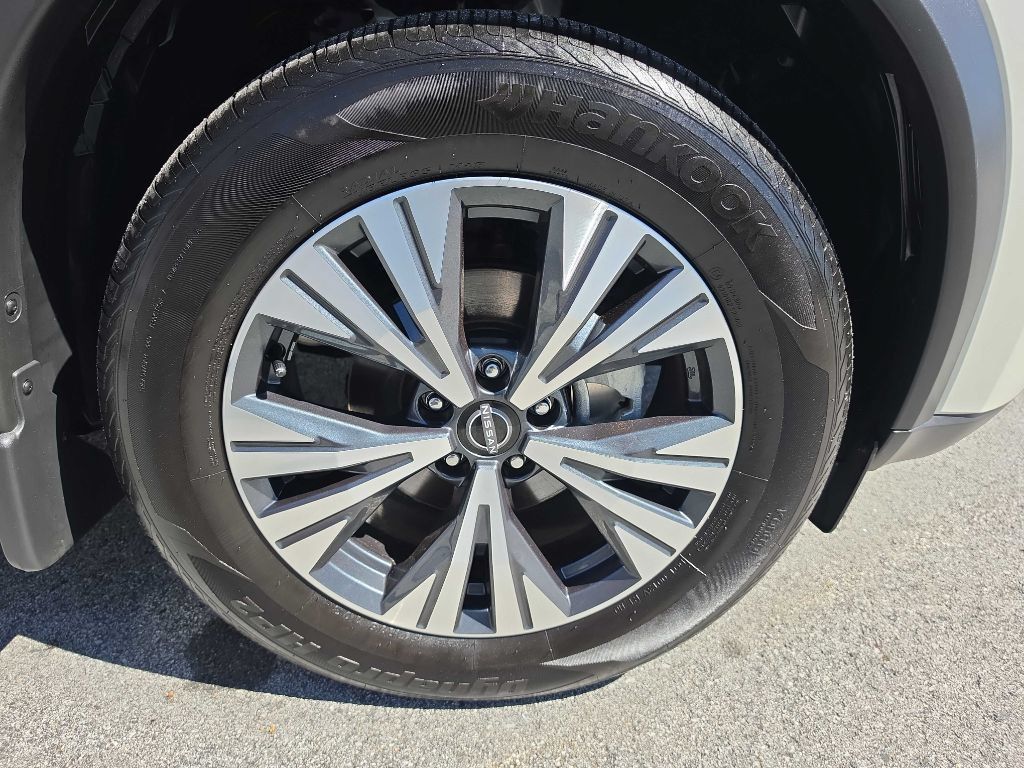 Used 2023 Nissan Rogue SV w/ SV Premium B Package AWD/4WD image 4
