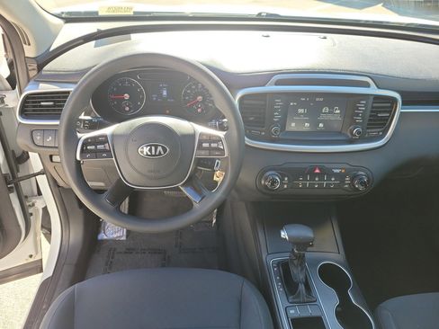Used 2019 Kia Sorento LX image 16