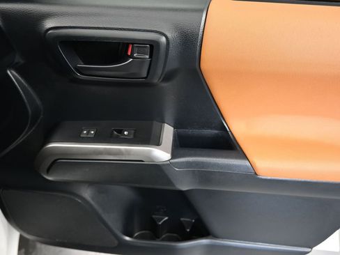 Used 2017 Toyota Tacoma SR5 w/ Tow Package image 39