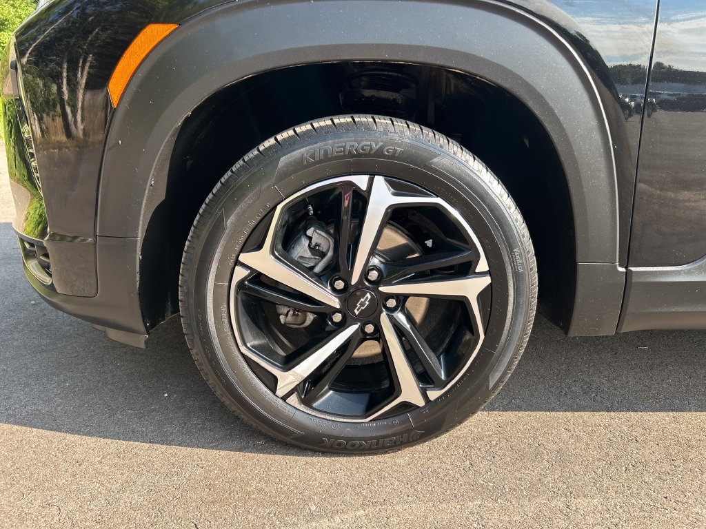Used 2023 Chevrolet TrailBlazer RS w/ Convenience Package AWD/4WD image 11