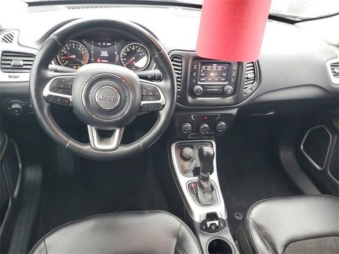 Used 2018 Jeep Compass Latitude image 10