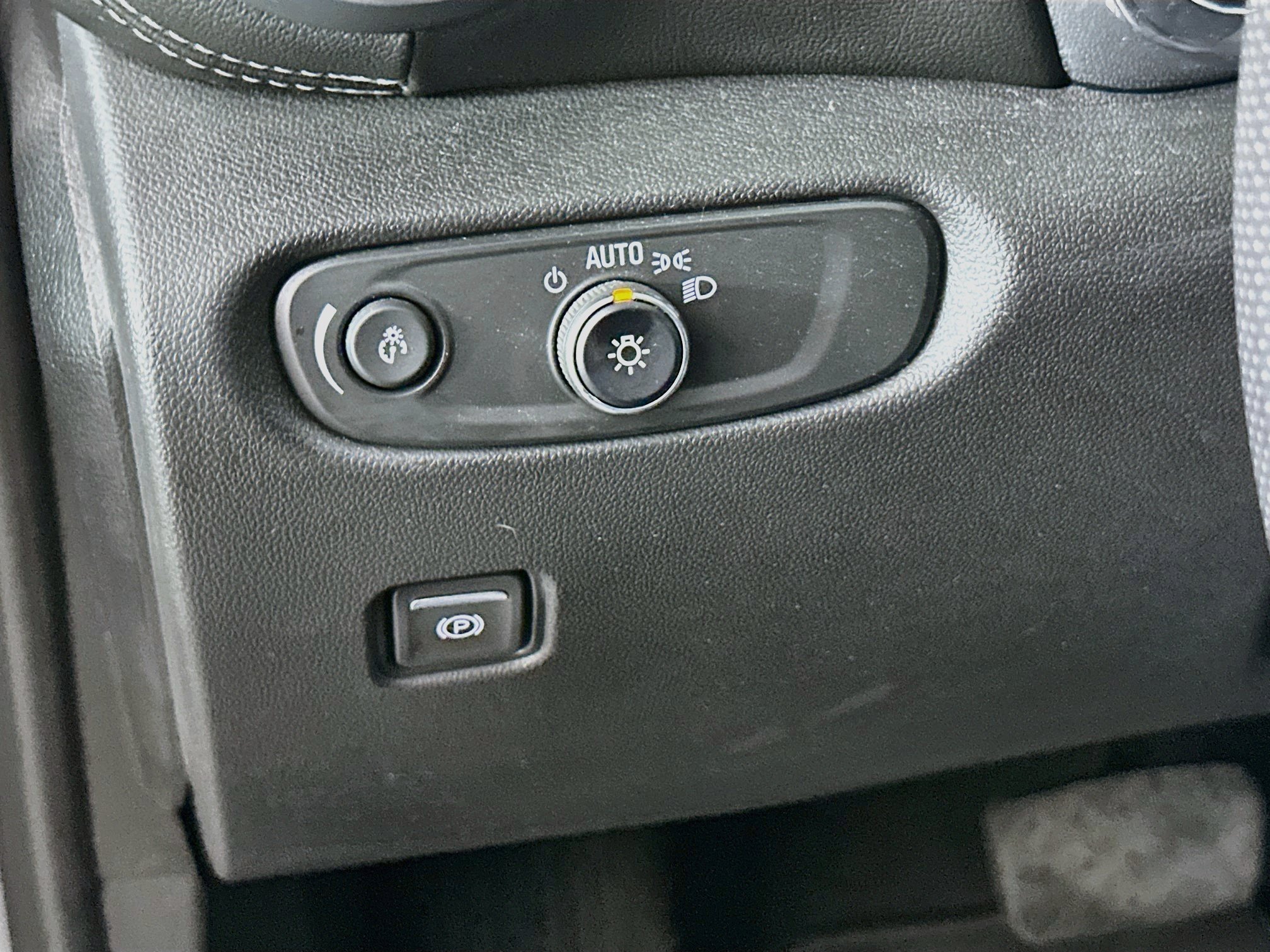 Used 2025 Chevrolet Blazer LT FWD image 16