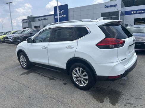 Used 2017 Nissan Rogue SV AWD/4WD image 5