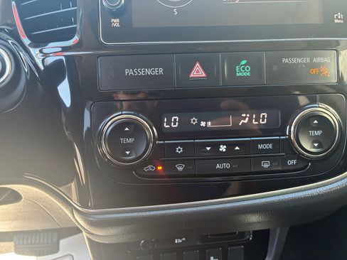 Used 2017 Mitsubishi Outlander GT image 19