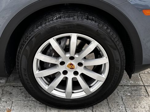 Used 2019 Porsche Cayenne image 19