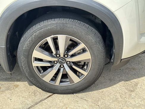 Used 2023 Nissan Pathfinder SL w/ Lighting Package (N92) FWD image 6