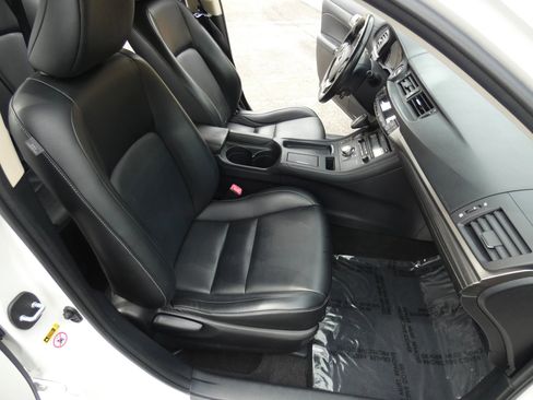 Used 2015 Lexus CT 200h image 30