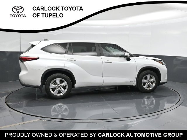 Used 2023 Toyota Highlander LE AWD/4WD image 4