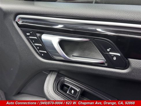 Used 2018 Porsche Macan AWD/4WD image 26
