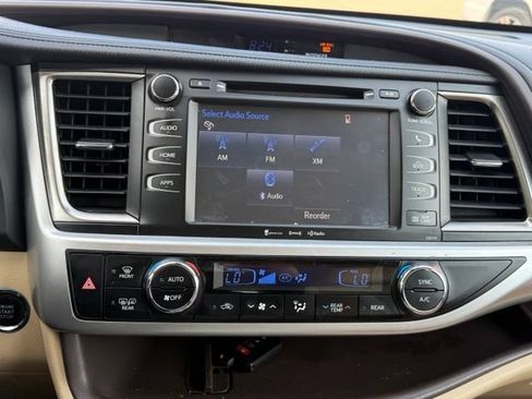 Used 2018 Toyota Highlander XLE AWD/4WD image 21