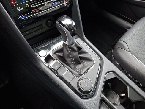 Used 2025 Volkswagen Taos SEL image 16