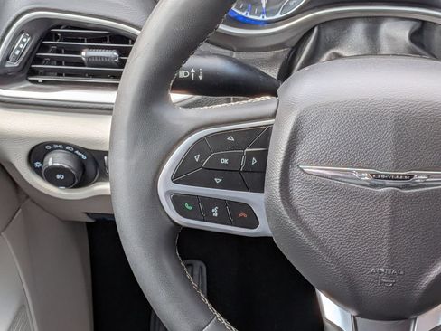 Used 2024 Chrysler Pacifica Touring-L FWD image 17