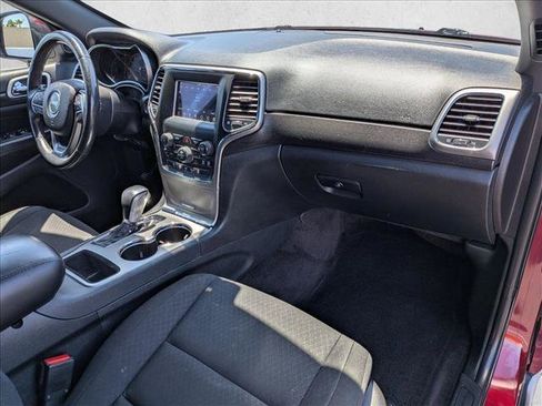 Used 2018 Jeep Grand Cherokee Laredo RWD image 21