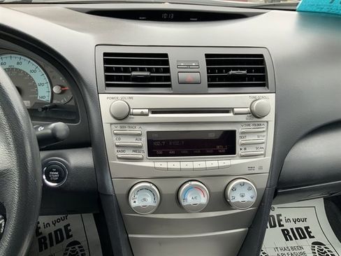 Used 2010 Toyota Camry image 29