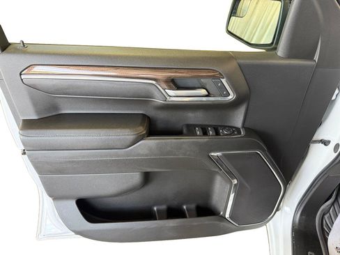 Used 2024 Chevrolet Silverado 1500 RST w/ Z71 Off-Road Package AWD/4WD image 9