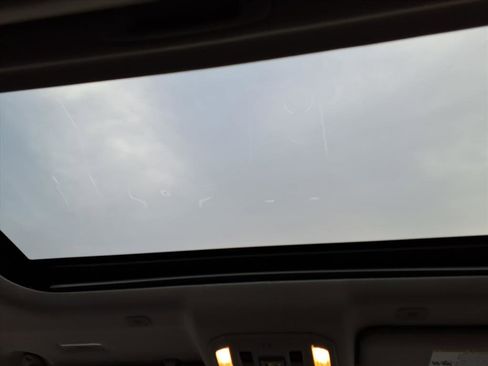 Certified 2023 Toyota Highlander XLE image 12