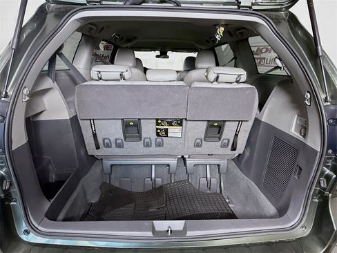 Certified 2020 Toyota Sienna L image 28
