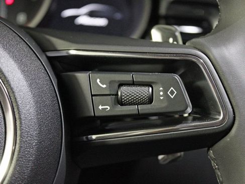 Certified 2025 Porsche Macan AWD/4WD image 25