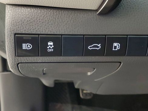 Used 2018 Toyota Camry SE FWD image 12