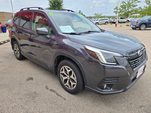 Used 2022 Subaru Forester Premium AWD/4WD image 3