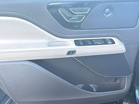 Used 2023 Lincoln Aviator Reserve image 19