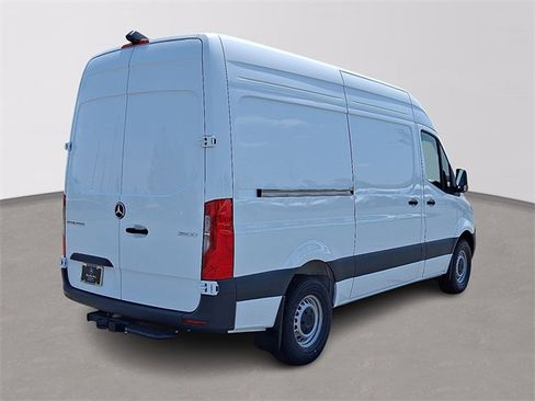 Used 2025 Mercedes-Benz Sprinter 2500 image 4