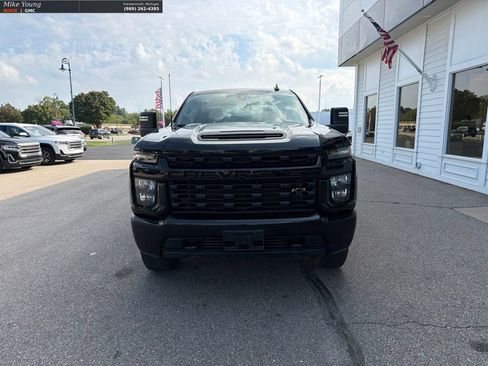 Used 2022 Chevrolet Silverado 2500 Custom w/ Custom Value Package AWD/4WD image 2