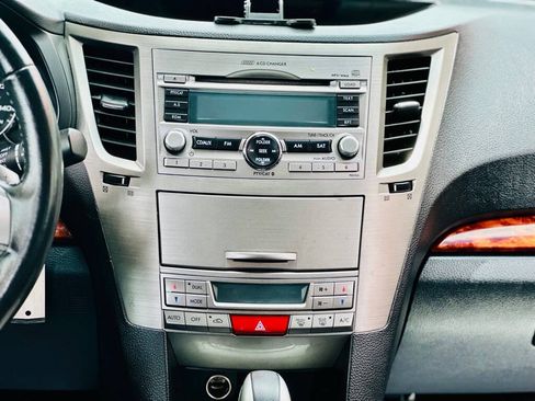 Used 2010 Subaru Outback 2.5i Limited AWD/4WD image 11