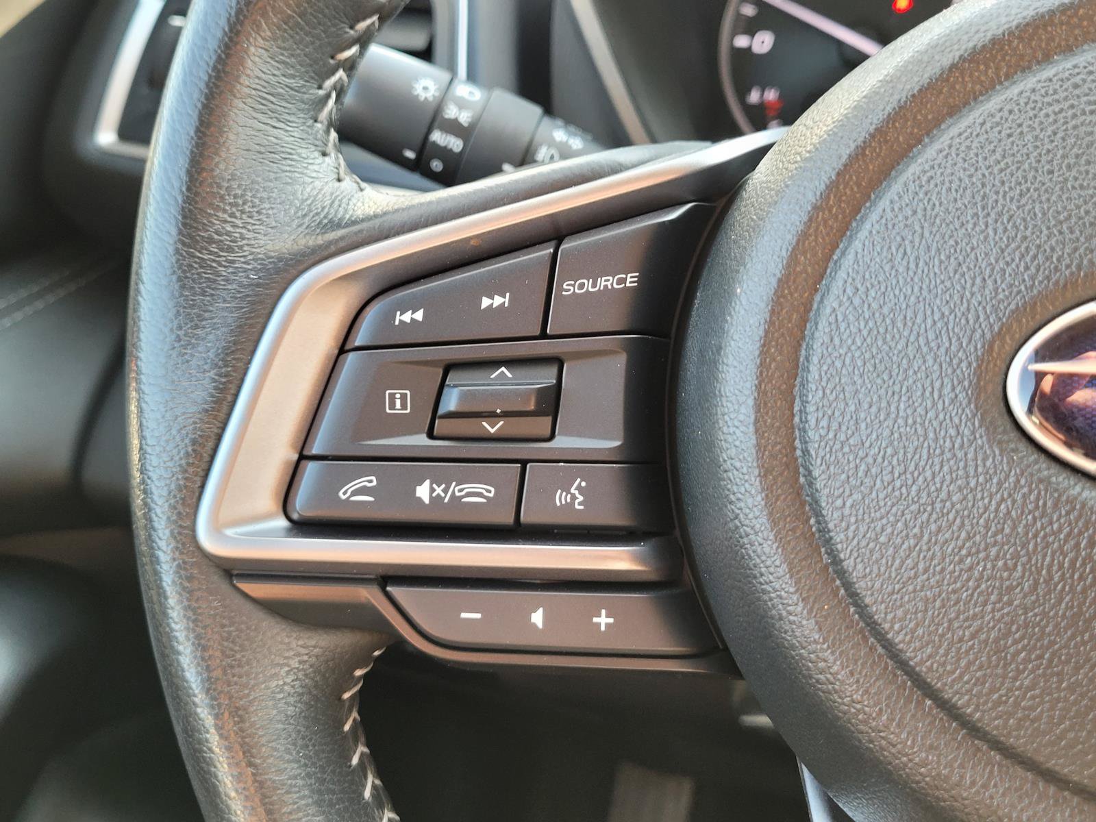 Used 2023 Subaru Ascent Limited AWD/4WD image 9