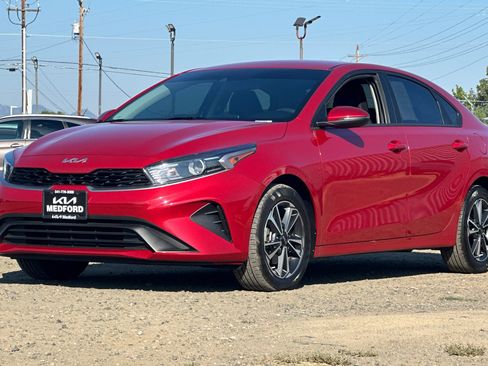 Used 2023 Kia Forte LXS w/ LXS Technology Package FWD image 9