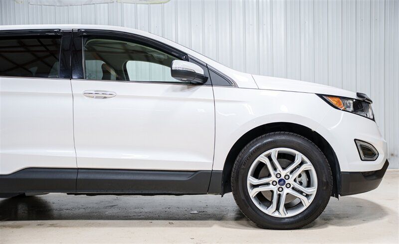 Used 2018 Ford Edge Titanium w/ Technology Package AWD/4WD image 16