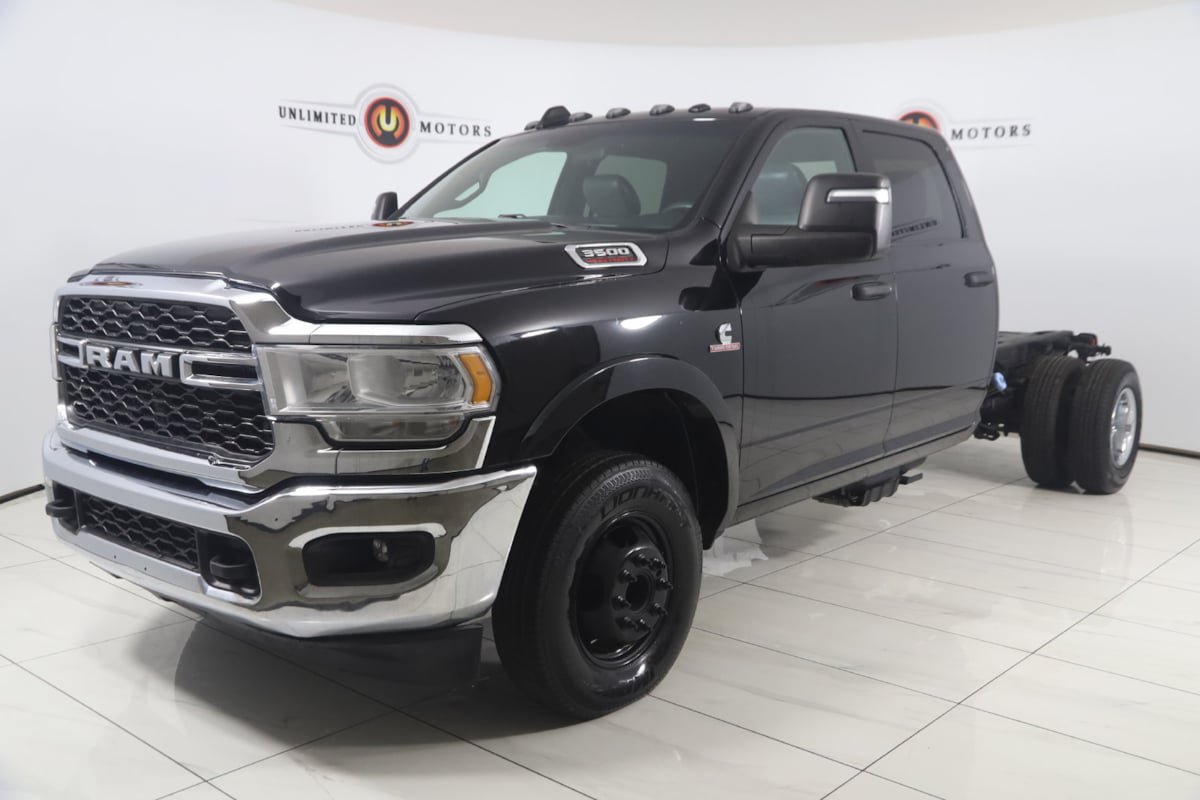 Used 2023 RAM 3500 Tradesman w/ Chrome Appearance Group AWD/4WD image 5