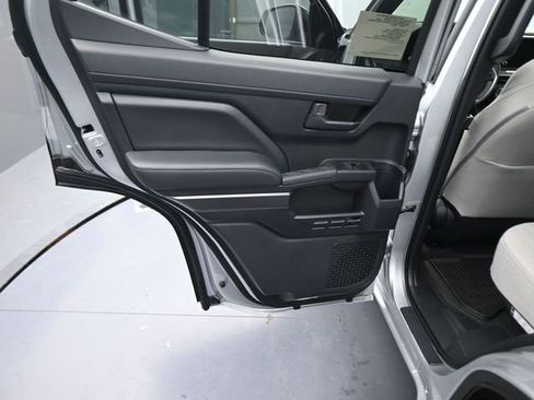 Used 2026 Toyota 4Runner SR5 AWD/4WD image 18