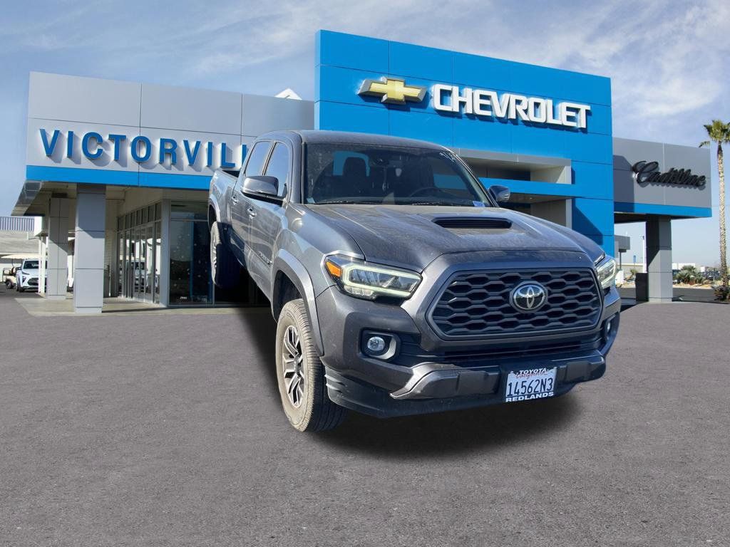 Used 2022 Toyota Tacoma TRD Sport w/ Technology Package RWD image 4