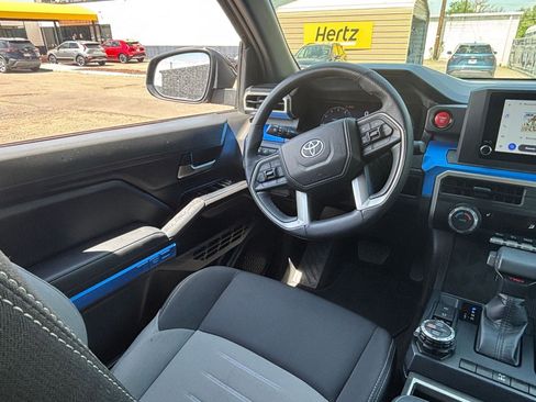 Used 2025 Toyota Tacoma TRD Off-Road AWD/4WD image 31