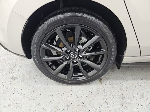 Used 2024 MAZDA MAZDA3 Hatchback w/Premium Plus Pkg image 7