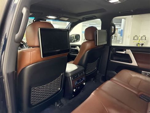 Used 2016 Toyota Land Cruiser image 19