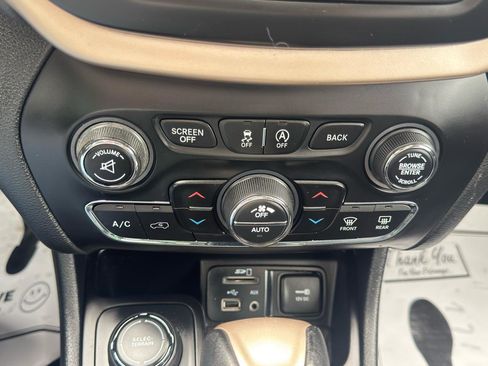 Used 2018 Jeep Cherokee Limited image 26