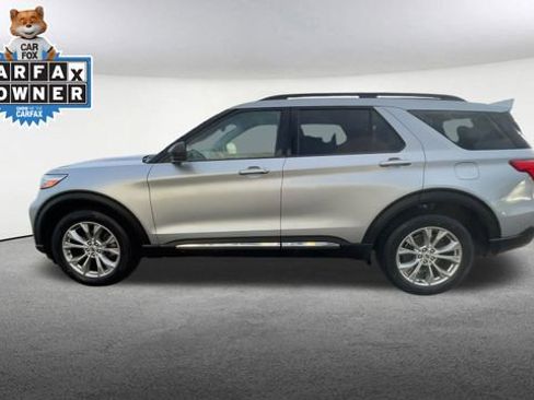 Used 2023 Ford Explorer XLT w/ Equipment Group 202A image 6