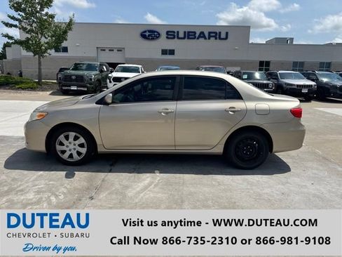 Used 2012 Toyota Corolla LE FWD image 1