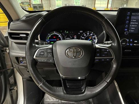 Certified 2021 Toyota Highlander XLE image 19