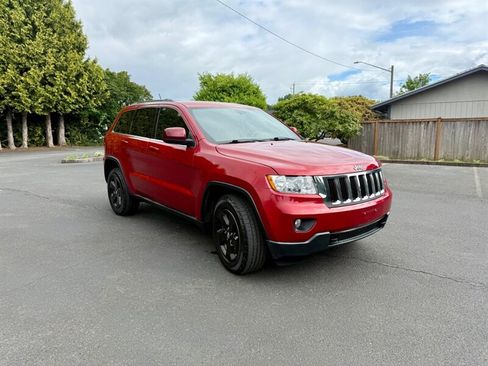 Used 2011 Jeep Grand Cherokee Laredo AWD/4WD image 2