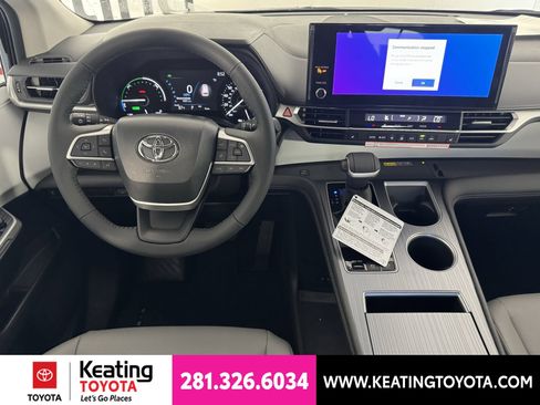 New 2026 Toyota Sienna XLE FWD image 8