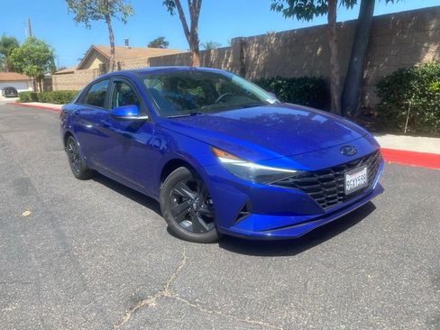 Used 2023 Hyundai Elantra Blue FWD image 2