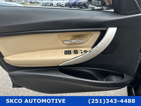 Used 2018 BMW 320i Sedan w/ Premium Package image 12