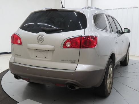 Used 2011 Buick Enclave CXL FWD image 3
