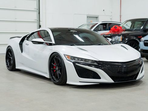Used 2017 Acura NSX image 11