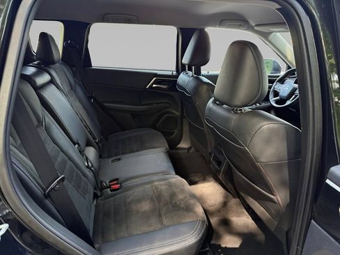 Used 2023 Mitsubishi Outlander SE AWD/4WD image 5